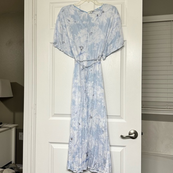 VINCE Painted Magnolia V-Neck Dress - Picture 6 of 11
